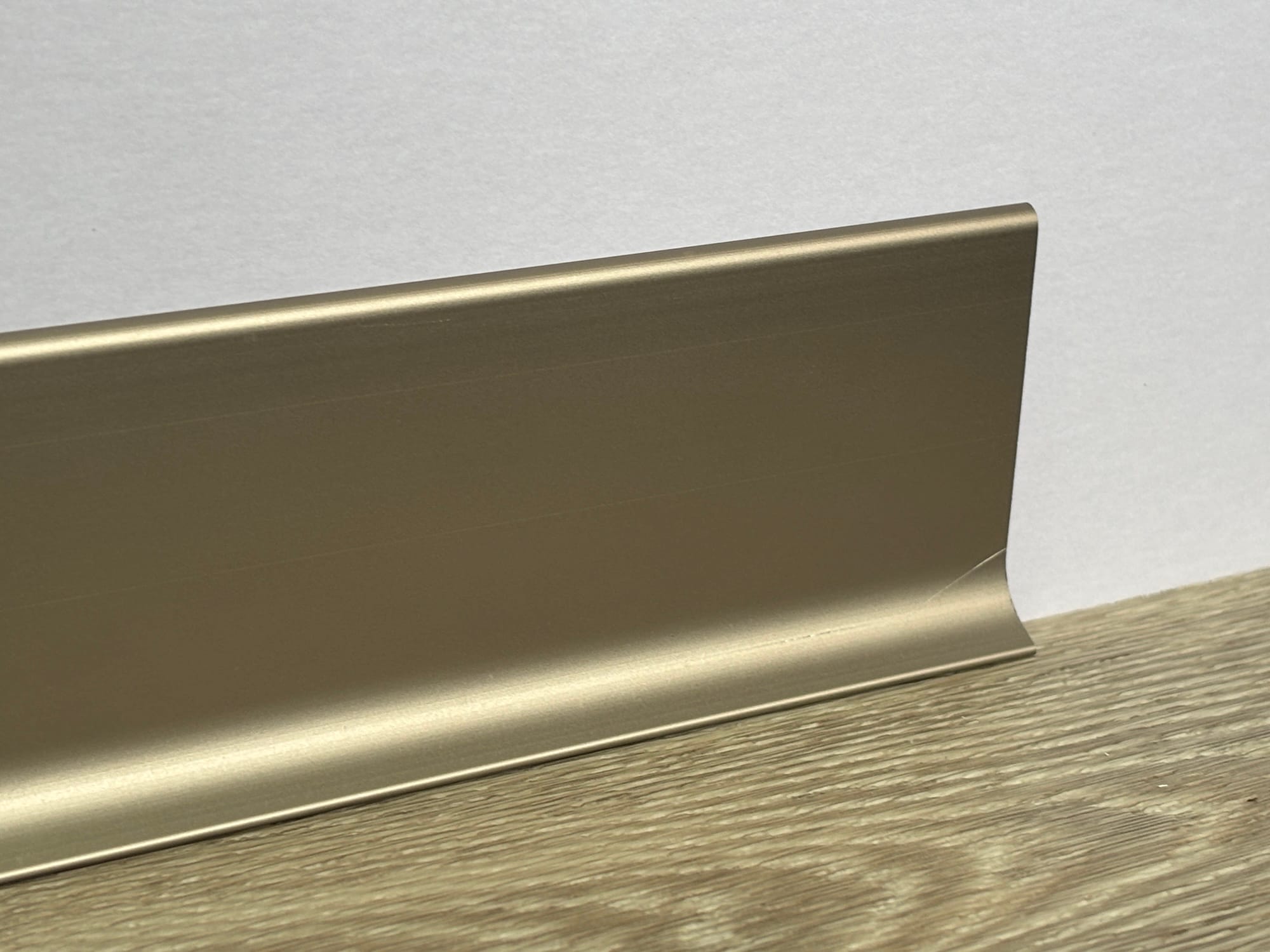 Plinta Din Aluminiu PROFILITEC Baseboard BA Titanium plinta-din-aluminiu-profilitec-baseboard-ba-titanium