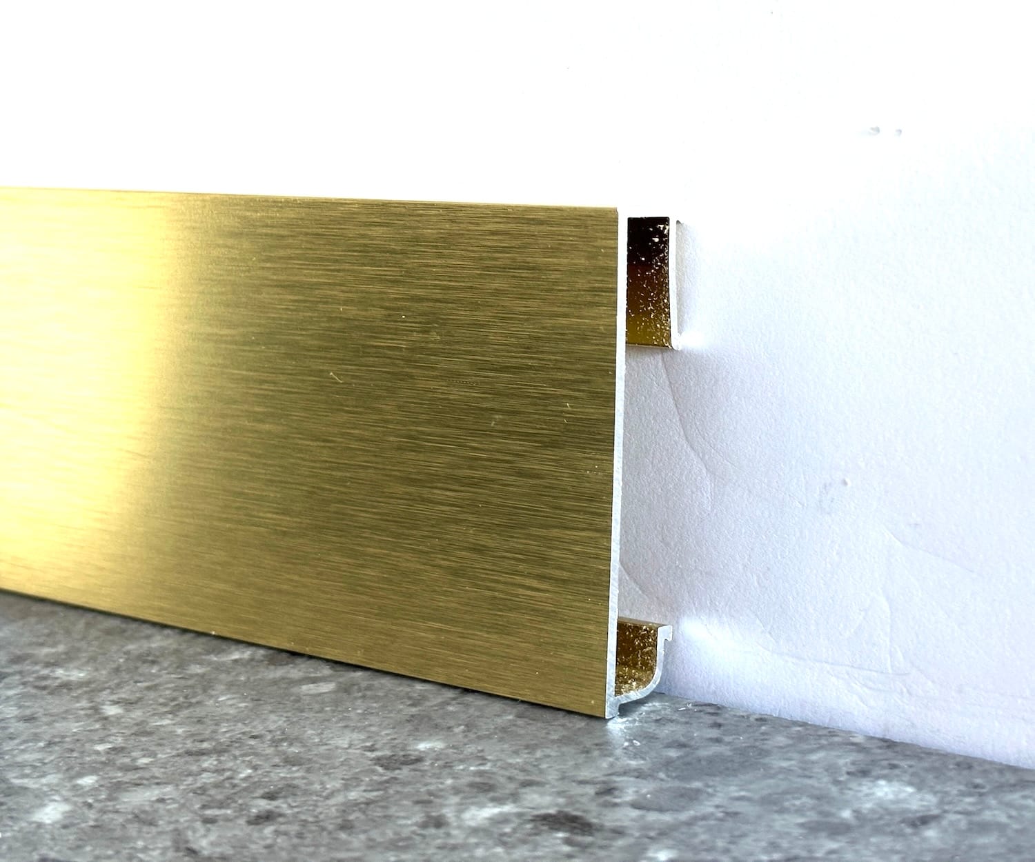 Plinta Aluminiu Auriu Periat Baseboard BAS PROFILITEC plinta-aluminiu-auriu-periat-baseboard-bas-profilitec