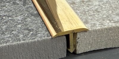 Profilele metalice de trecere: Detaliul care face diferența între un proiect „OK” și unul de lux